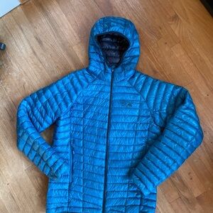 Mountain Hardwear Men's Teal Hooded Puffer Jacket